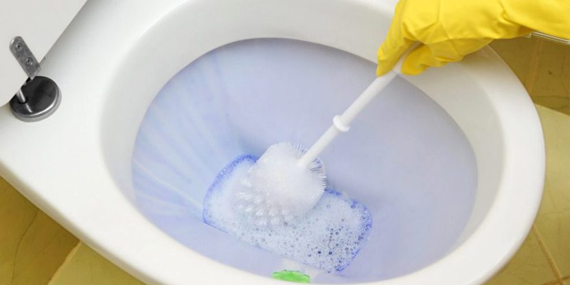7 astuces (qui fonctionnent) pour nettoyer des WC très entartrés